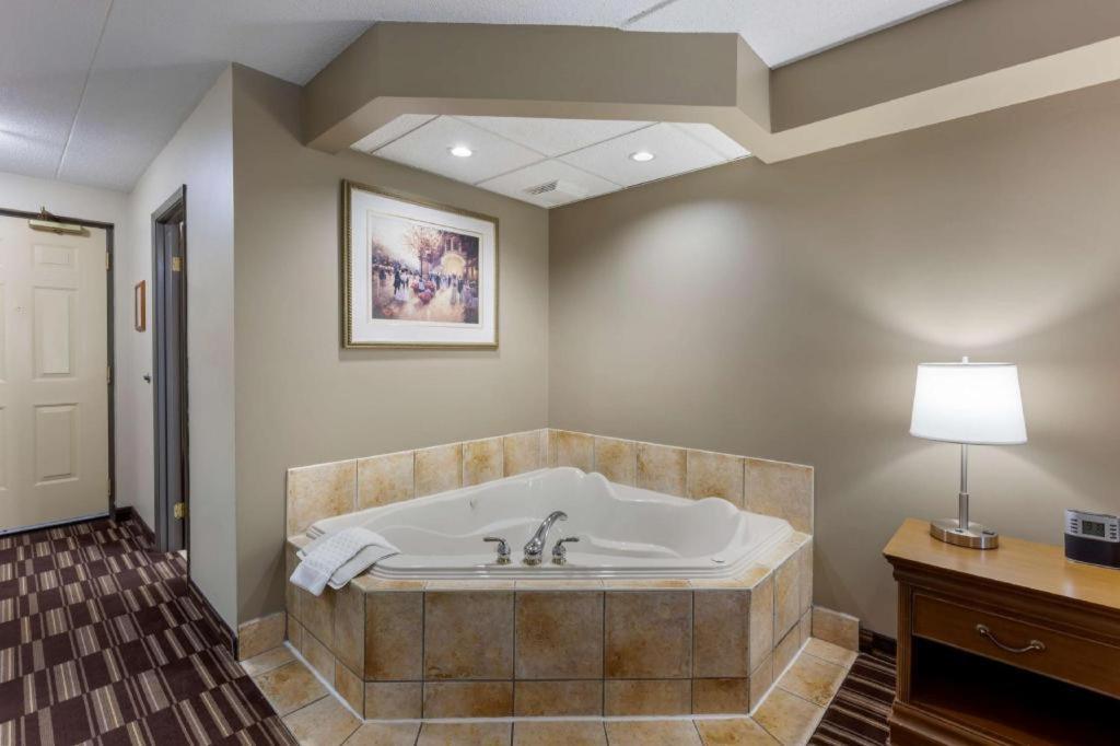 Best Western Plus Orillia Hotel ภายนอก รูปภาพ